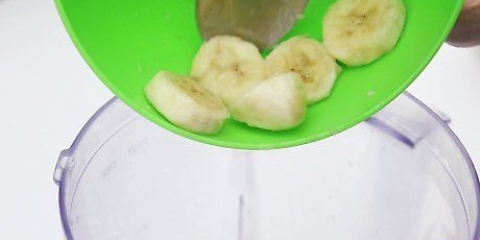 Göra en banan milkshake