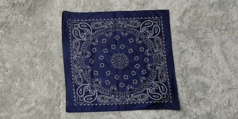 Knyter en bandana