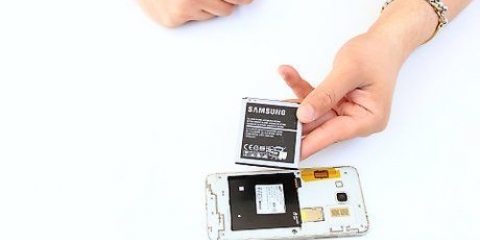 Ladda ett batteri utan laddare