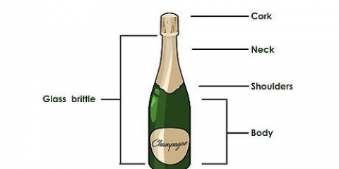 Öppna en champagneflaska med ett svärd