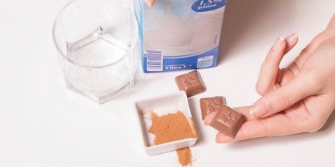 Göra en chokladmilkshake
