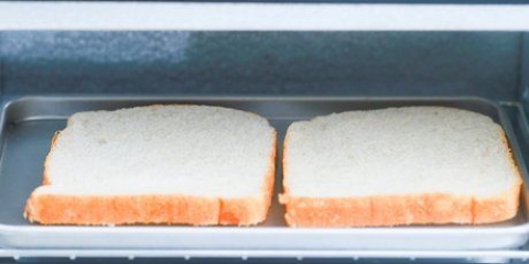 Förbereder en club sandwich