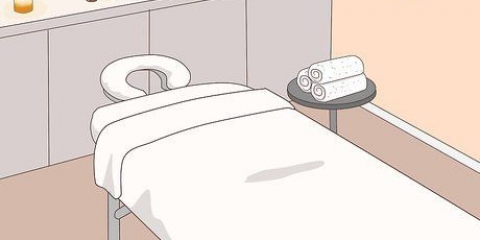 Ger en helkroppsmassage