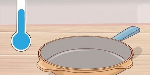 Rengöring av en le creuset-panna