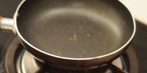 Gör en lätt omelett med tre ägg