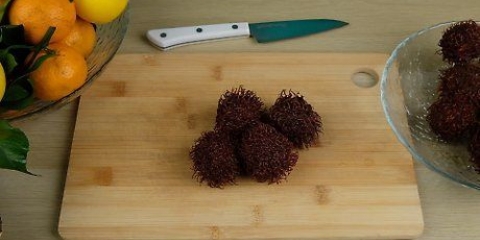 Äter en rambutan