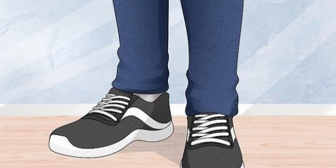 Bär jeans med sneakers