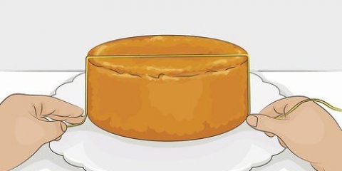 Täck en tårta med fondant