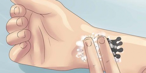 Ta bort en tatuering med salt