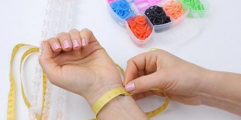 Att göra ett fiskbensarmband av rainbow loom-elastiska band
