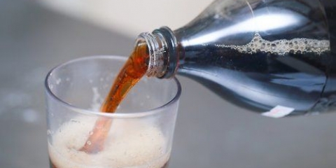 Städa en toalett med coca cola