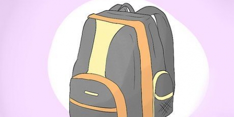 Packar väskan för att gå till gymmet