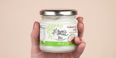 Använder kokosolja som balsam