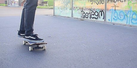 Att lära sig spinna på en skateboard