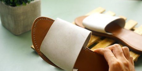 Rengörande lädersandaler
