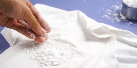 Ta bort oljefläckar med bakpulver