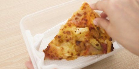 Förvara och värma upp pizza