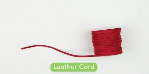 Att göra slipknutar i ett halsband