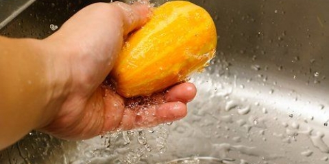 Förbered spaghetti squash i mikron