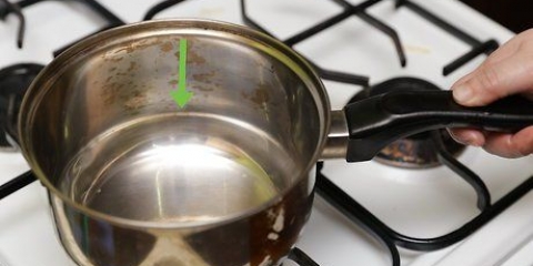 Att göra sockerpasta för hårborttagning från din kropp