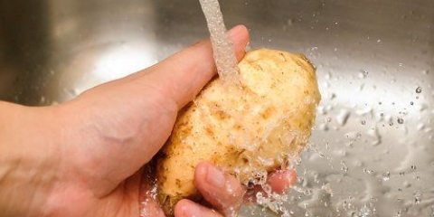 Laga yams på spisen