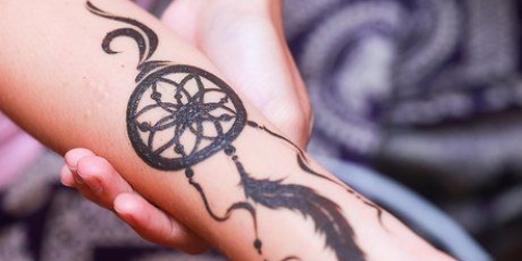 Ta hand om en hennatatuering