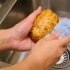 Koka potatis i en tryckkokare