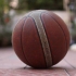Snurra en basketboll på fingret