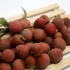 Äter en litchi