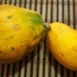 Äter en papaya