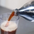 Städa en toalett med coca cola