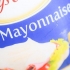 Använder majonnäs som hårbalsam
