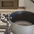 Förbereder parboiled ris