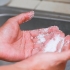 Få bort superlim från händerna med salt